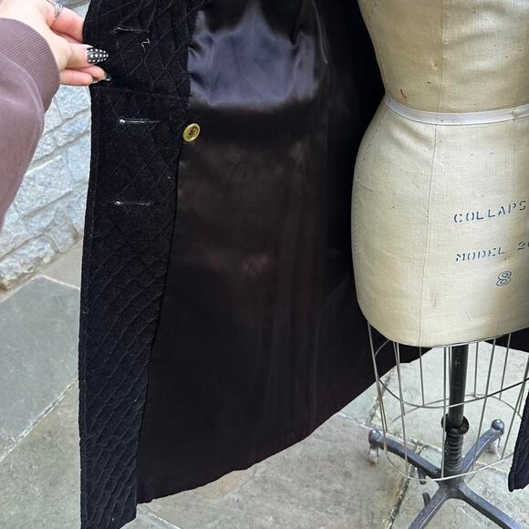 1960s black velvet quilted peacoat - Picture 5 of 5